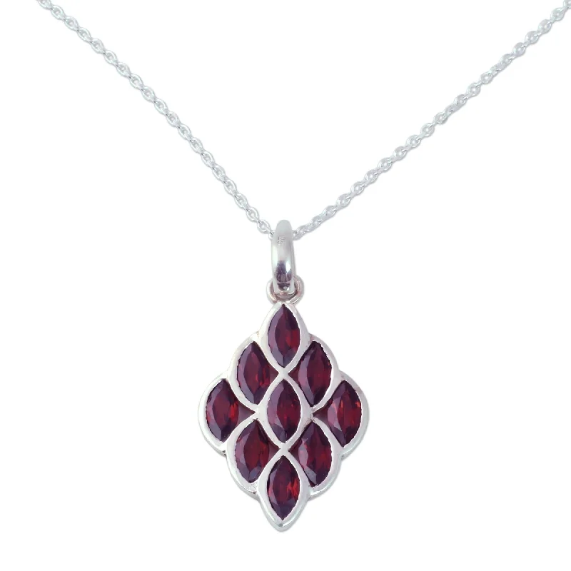 Smooth pendant necklaces-Handmade Sterling Silver 'Radiant Honeycomb' Garnet Necklace (India)